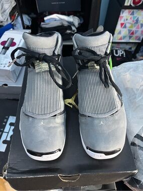 Air Jordan 17 Retro Trophy Room Cool Grey Size 9.5 - (with T-shirt)
